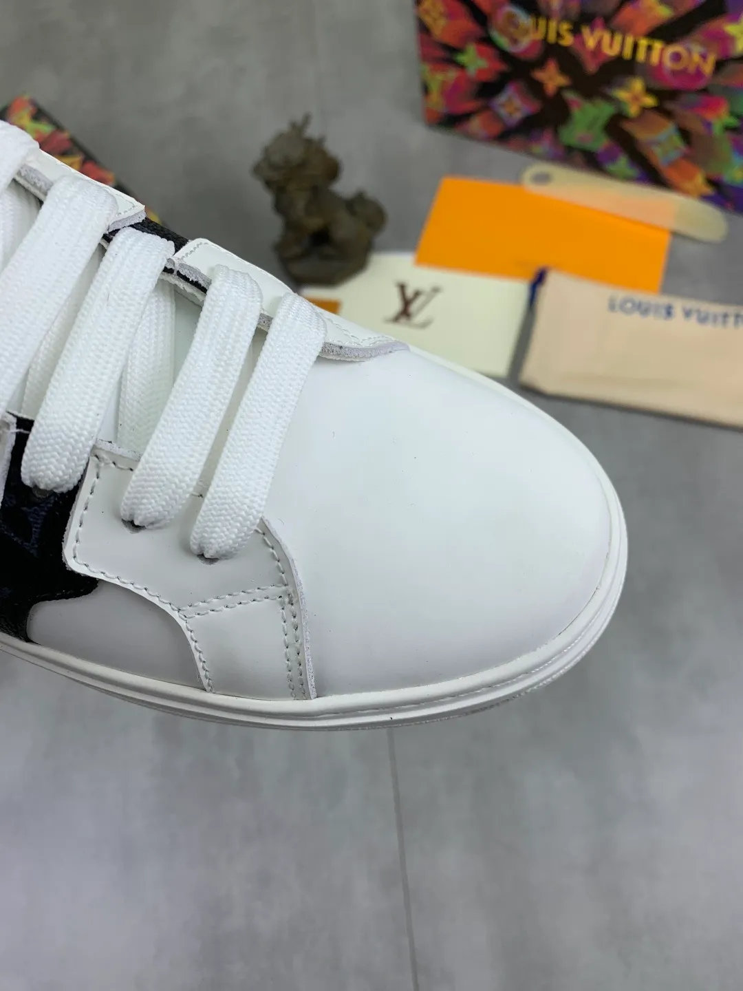 Men's men's shoes P520💰【New style】🆘High quality cowhide【Louis Vuitton】LV official website's latest model🎁casual and fashionable men's shoes👟hot style💥simple and elegant style, exclusive for trendy men. Unique official website's latest brand elements👑original decoration, fashionable and generous, the fabric is made of original denim➕comfortable and breathable mesh lining➕cow leather feet ✅The official website specifies wear-resistant casual outsole, the classic model is taken in real life🎬Color: 4️⃣colors available😍Number of codes: 38-44 Full set of packaging